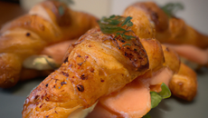 Croissants au saumon fumé maison