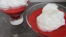 Soupe de fraises façon île flottante