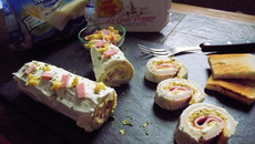 Bûche au pain de mie Harrys roulé, œufs brouillés et St Morêt®