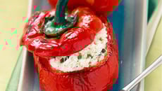 Poivrons farcis au Philadelphia, aubergines et tomates séchées