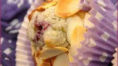 Moelleux aux amandes, cœur myrtille