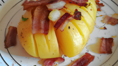 Pomme de terre fourrée aux lardons