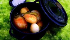 Pommes de terre primeur et petits oignons nouveaux