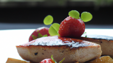 Foie gras aux pommes et fraises
