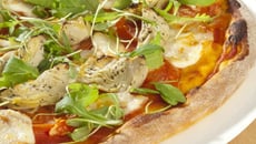 Pizza végétarienne à la sauce TABASCO®