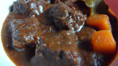Daube de cerf sauce grand veneur