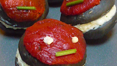 Whoopies noirs à la morue et au piquillo