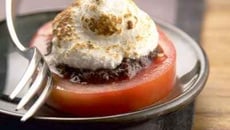 Tomate de France meringuée basilic et olives noires