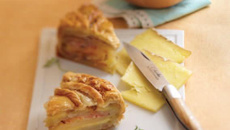 Tourte feuilletée aux pommes de terre et au Cantal Jeune