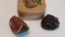 Foie gras et tartare de pruneaux