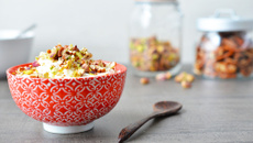 Yaourt miel, noix et eau de fleur d'oranger