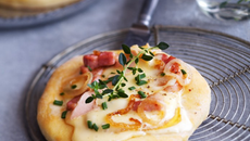 Mini pizza au vacherin Mont d'Or AOC