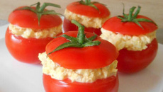 Tomates farcies au thon & œuf dur