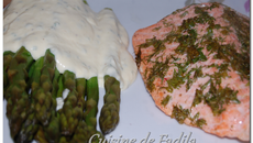 Dos de saumon à l'aneth et asperges vertes sauce parmesan