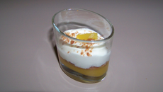 Espuma de chocolat blanc et son coulis de mangue