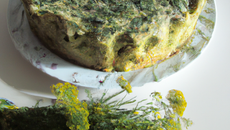 Cake végétarien parfumé aux herbes fraîches