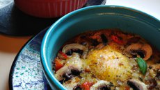 Œufs cocotte poivrons et champignons