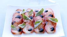 Carpaccio de fraises, balsamique et basilic