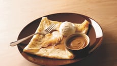 Crêpe aux pommes caramélisées et speculoos à tartiner