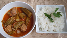 Gombos bamya sauce tomate
