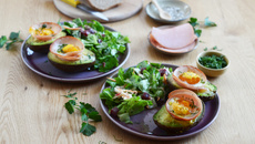 Avocat rôti au bacon