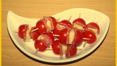 Brochettes de tomates cerises, jambon cru et Etorki