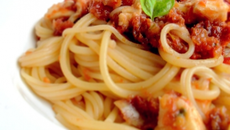 Pâtes à la sauce tomate sans cuisson