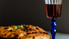 Cake à la Fourme d'Ambert, raisins et vin blanc