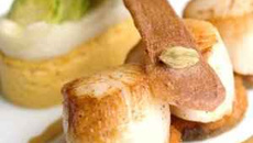 Saint-Jacques rôties, gâteau de patate douce et boulette d'Avesnes