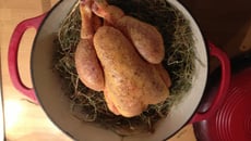 Poulet en cocotte de foin