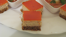 Cheesecake au bacon, gelée de poivron rouge