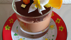 Verrine à la mousse de pomme et fleur d'oranger sur craquant chocolat !