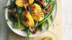 Salade de haricots verts, pêches grillées et chorizo