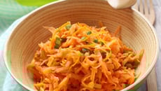 Salade toute orange de carottes râpées, mimolette et orange