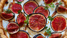 Quiche au chèvre, figues et tomates confites