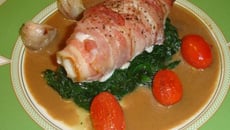 Filet de lotte rôtie bardée au lard et sauce balsamique