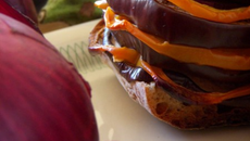 Mille-feuilles au pain de campagne et légumes méditerranéens