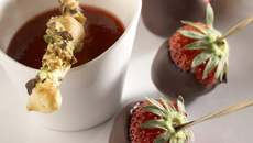 Fraisy Pops, Coulis de fraises et Sacristains aux Pistaches