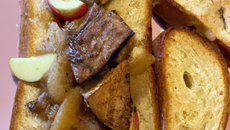 Fricassé de pommes à la graisse de foie gras et toast de foie gras sur pain d'epice