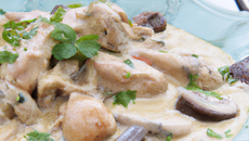 Poularde à la crème de cèpes
