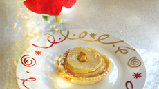 Petites tartes aux pommes poudrées d'or