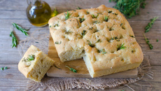 Focaccia à l’huile d’olive et aux herbes