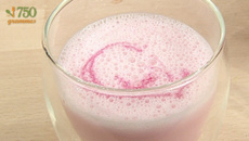 Lassi au sirop de rose et gingembre