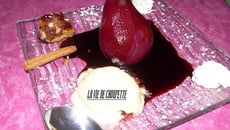 Poires pôchées au vin rouge et aux épices