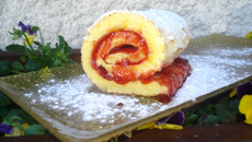 Roulé à la fraise et confiture de fraises