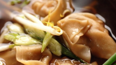 Soupe douce et piquante pour raviolis