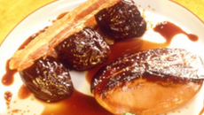 Foie gras de canard du Sud-Ouest poêlé au vinaigre balsamique et Pruneaux d'Agen