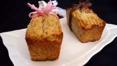 Mini cakes exotiques à la banane et à la noix de coco