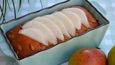 Cake aux poires et pignons de pin