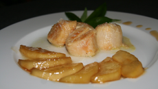Noix St-Jacques aux pommes caramelisées et au sirop d'erable